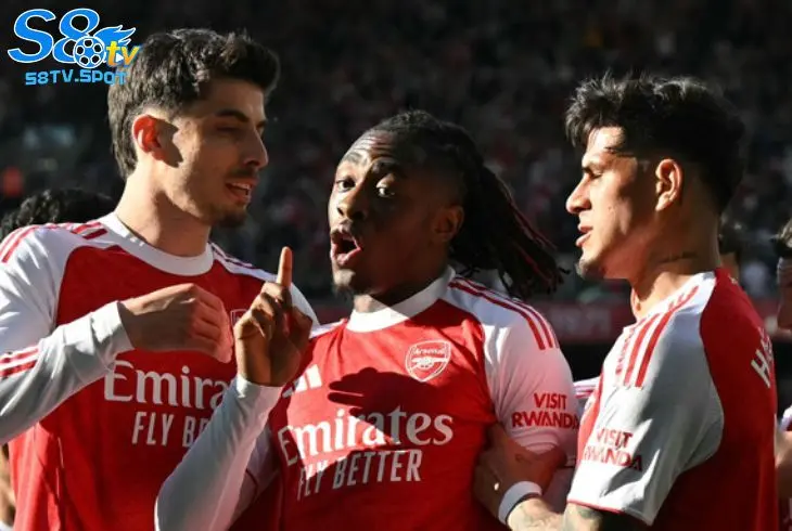 doi-hinh-arsenal-gap-bao-chan-thuong